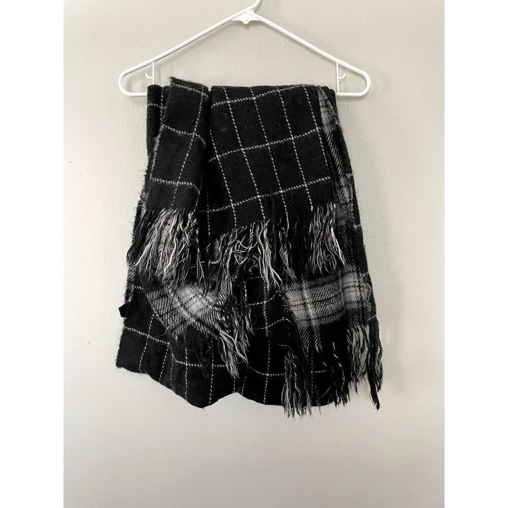 Steve Madden black and white‎ blanket scarf infinity style casual warm winter